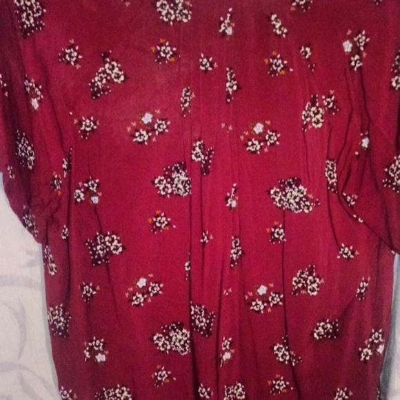 Old Navy top - Picture 2 of 2